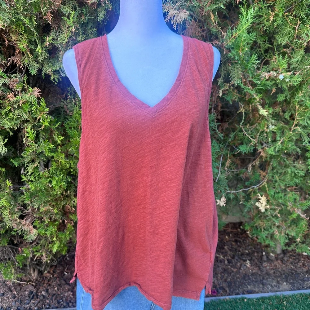 Women’s XL Old Navy Everywhere Rust V-Neck Tank Top - Picture 1 of 3